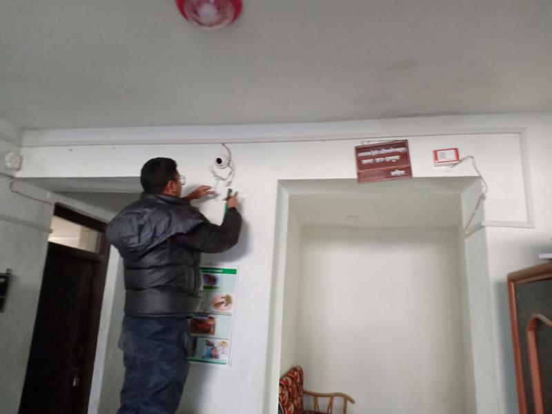 चन्दननाथ नगरपालिकाको कार्यालयमा CCTV जडान गरिदै 