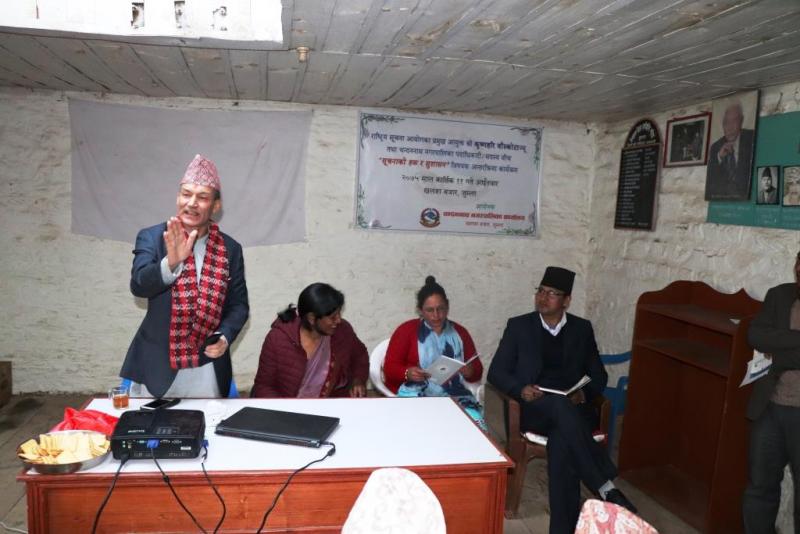 राष्ट्रिय सूचना आयोगका प्रमुख आयुक्त श्री कृष्णहरि वाँस्कोटा ज्यू तथा चन्दननाथ नगरपालिका पदाधिकारी/सदस्य वीच सूचनाको हक र सुशान विषयक अन्तरक्रिया कार्यक्रम