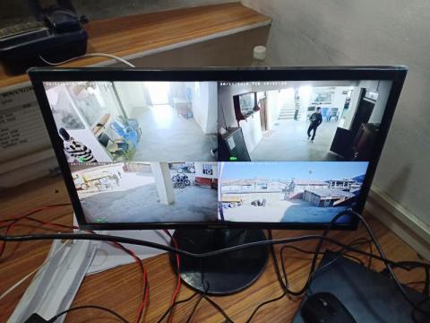 चन्दननाथ नगरपालिकाको कार्यालयमा CCTV जडान गरिको हेरिदै 